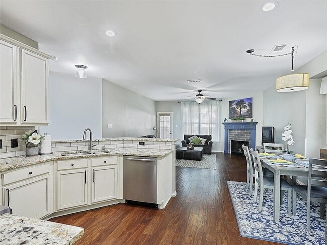 Building Photo - 5004 Rain Forest Dr