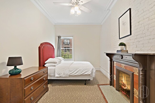 Building Photo - 31 W 84th St