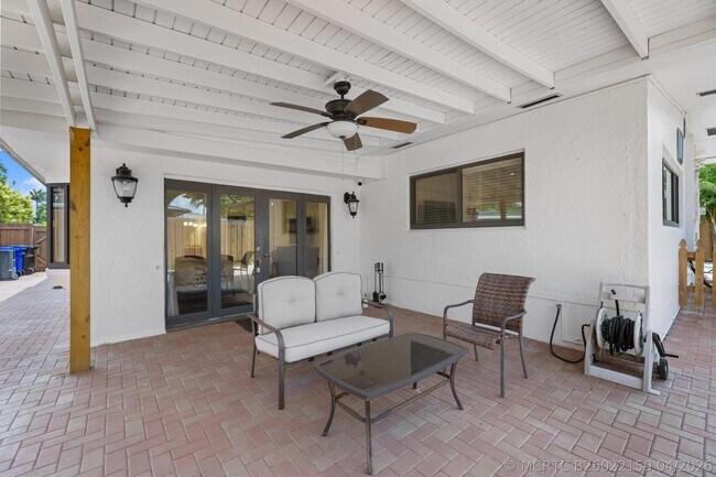 Building Photo - 3211 Seaward Dr