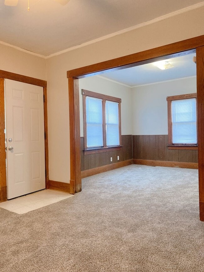 Building Photo - 1/2 OFF FIRST MONTH'S RENT SPECIAL On Upda...