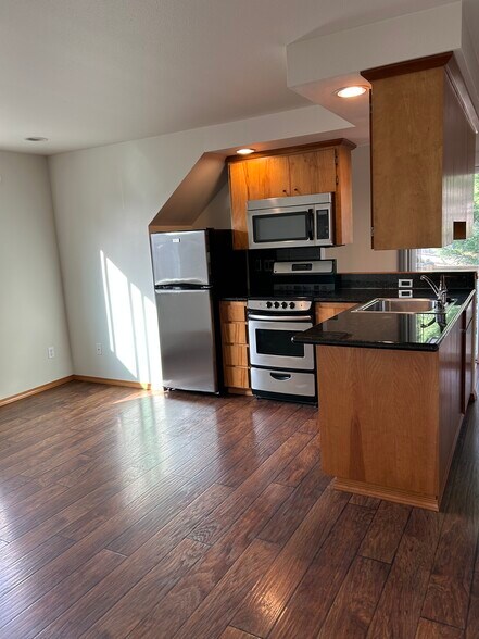 Building Photo - 240 Lake Louise Dr SW