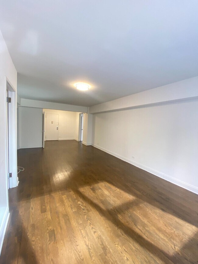 Building Photo - 157 E 57th St