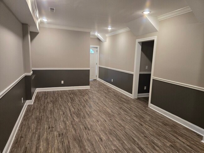 Building Photo - 545 Lakeview Dr
