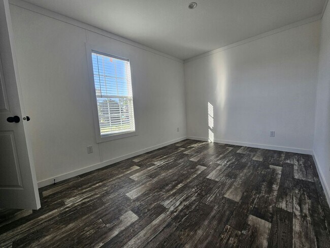 Building Photo - 1029 Myakka Dr