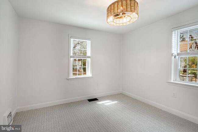 Building Photo - 539 Northbrook Rd