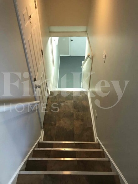 Building Photo - 723 Manchester Ave