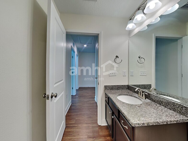 Building Photo - 6605 Hidden Rose Pl