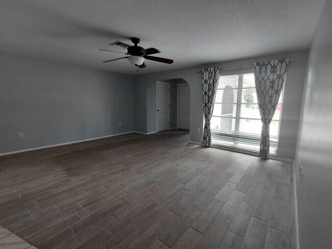 Building Photo - 20263 Hamilton Ave