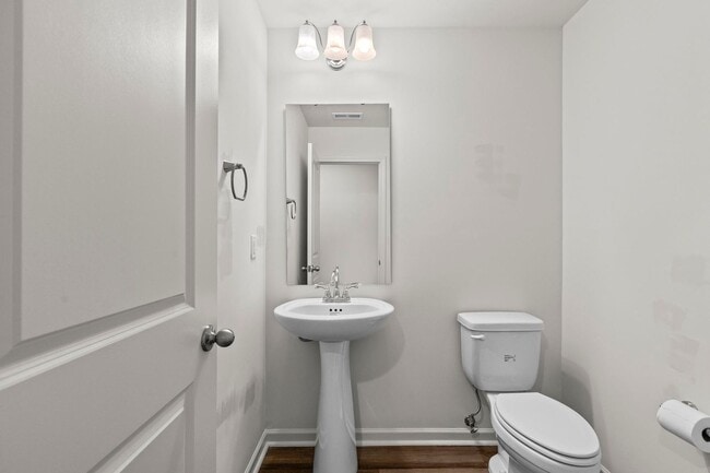 Building Photo - Welcome to your new home in the heart of L...