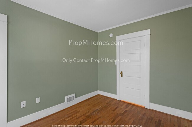 Building Photo - Charming Two Bedroom, One Bath in Mt Tabor!