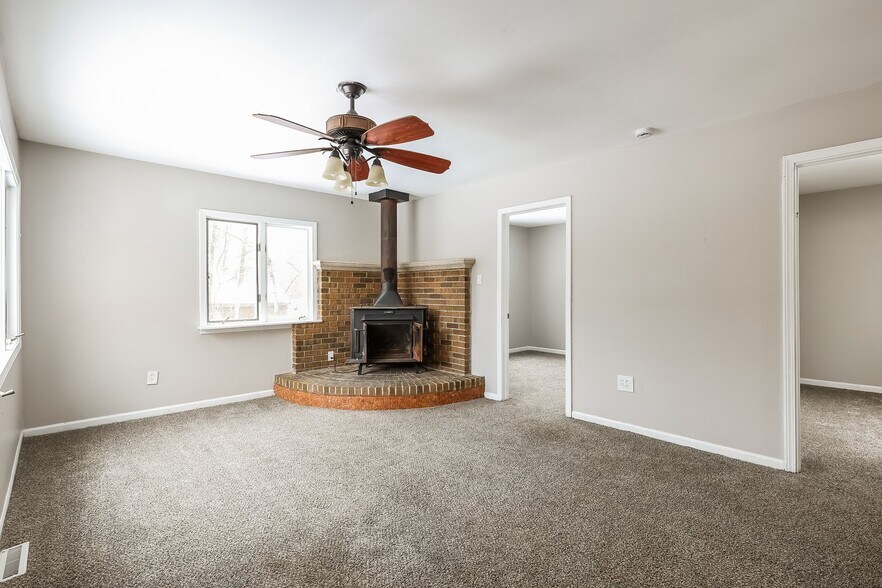 Building Photo - 28407 Patricia St