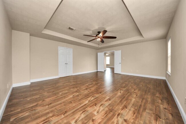 Building Photo - 2515 Knoll Shadows Ln