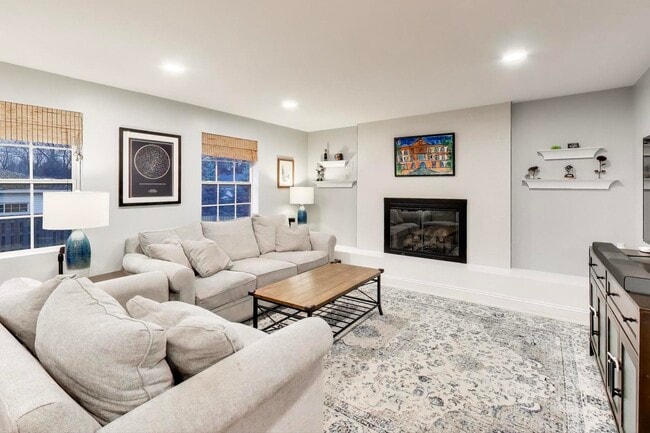 Building Photo - 6 S Waterman Ave