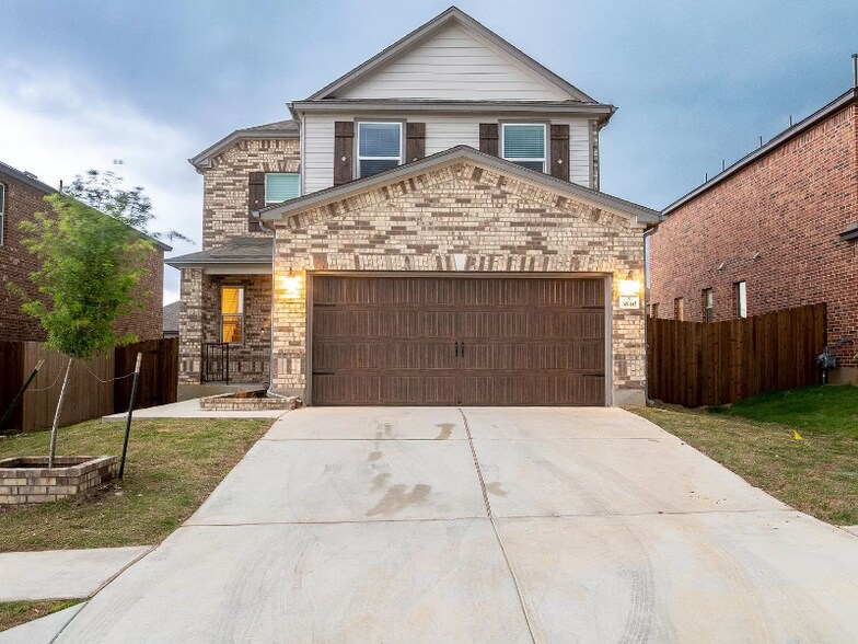 Building Photo - 3840 Casoria Ln