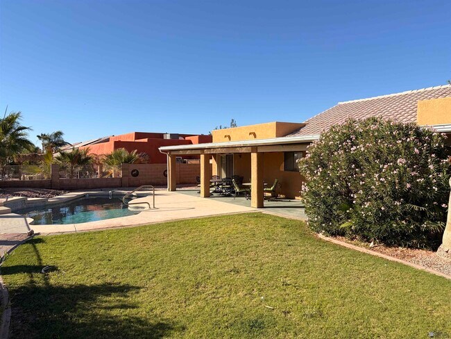 Building Photo - 10390 Fairway Dr