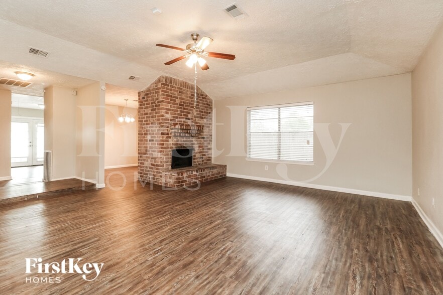 Building Photo - 23203 Tree Bright Ln