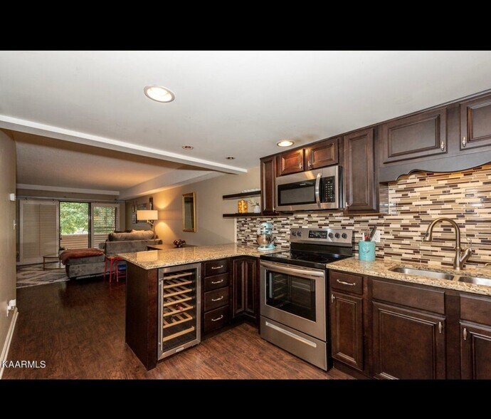 Building Photo - 304 Olympia Dr