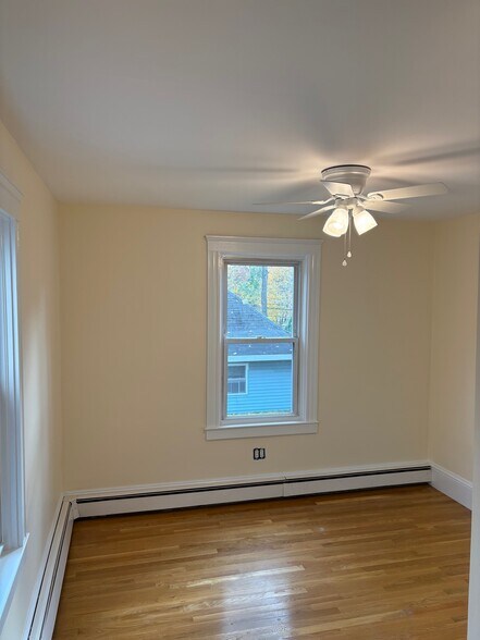 Back Bedroom - 14 Mechanic St