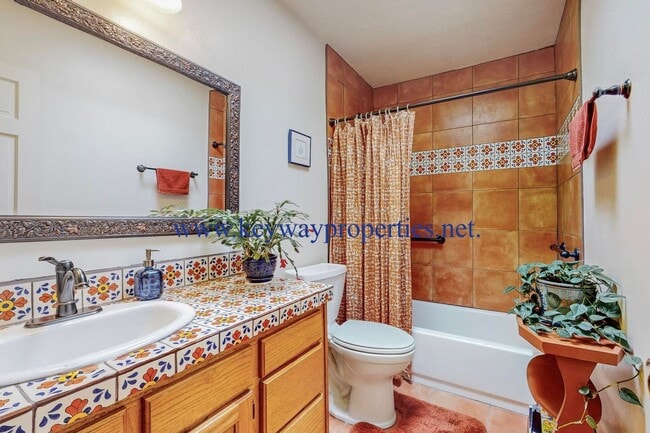 Building Photo - Belen 4 Bedroom Home