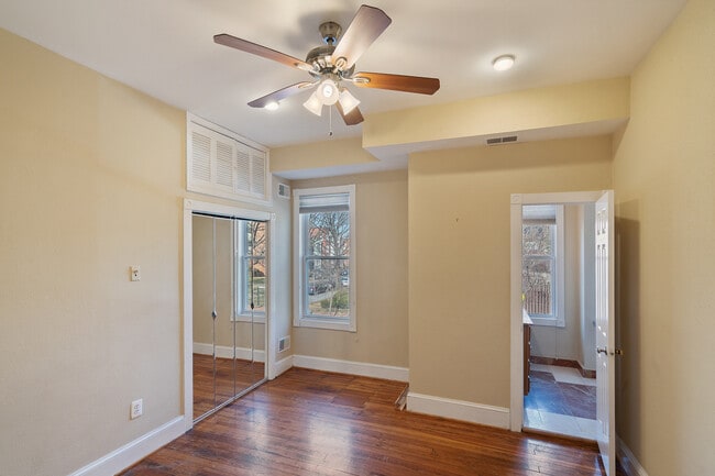 Building Photo - 807 G St NE