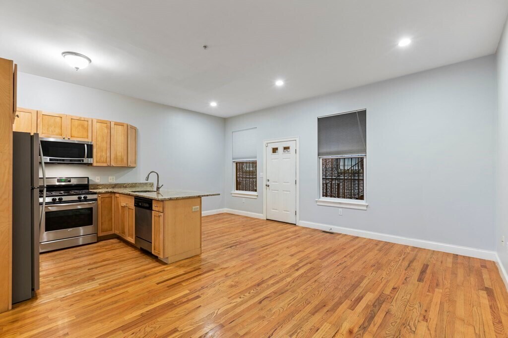 Building Photo - 871 Harrison Ave