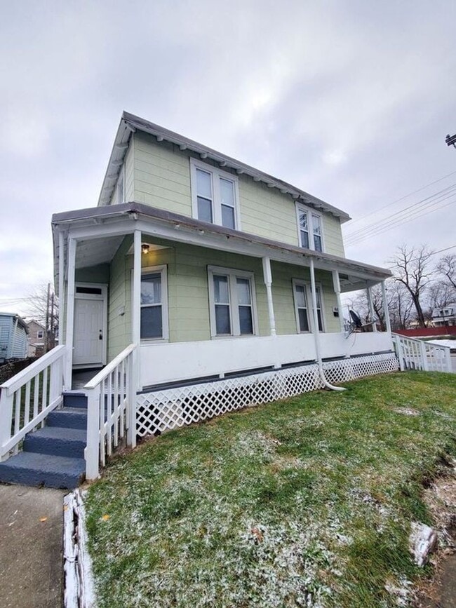 Primary Photo - 164-166 S CYPRESS AVE