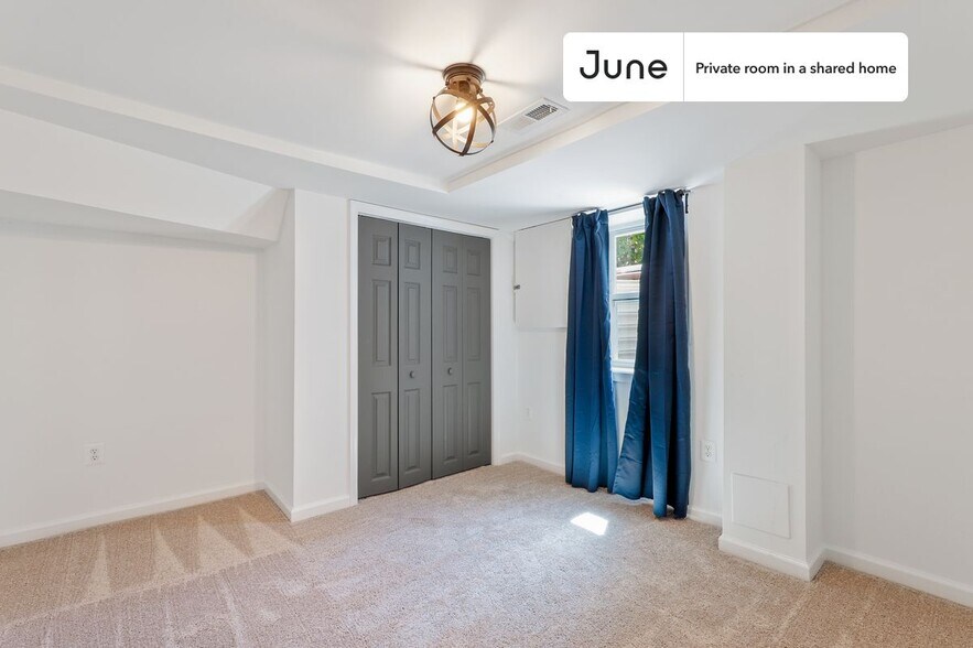 Building Photo - Room in Shared 5 bed/2 bath home