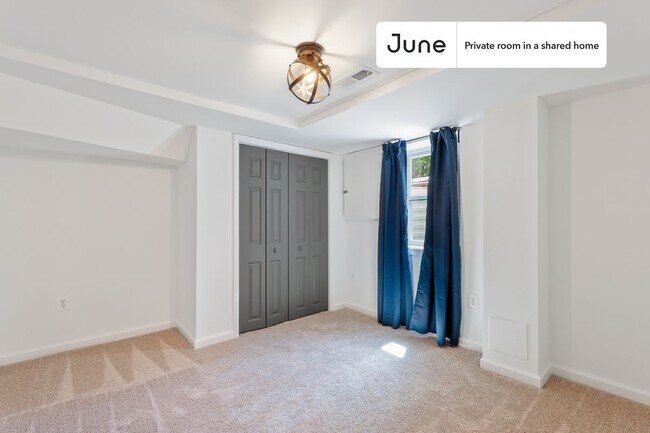 Building Photo - Room in Shared 5 bed/2 bath home