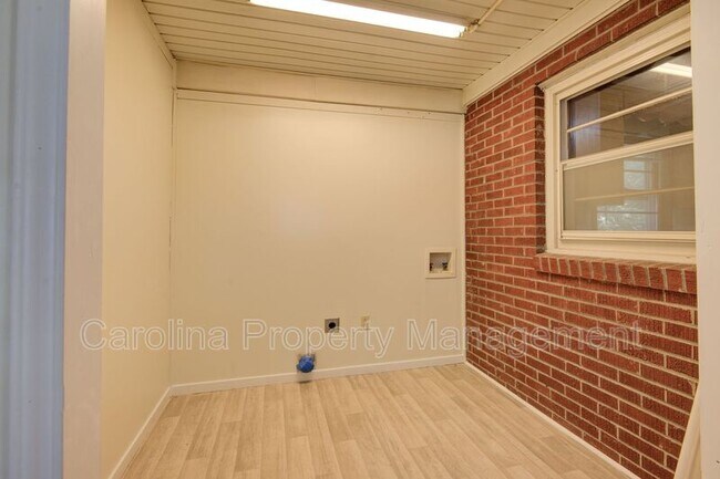 Building Photo - 607 W 19th Ave