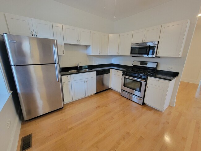 Building Photo - 3257 W Pierce Ave