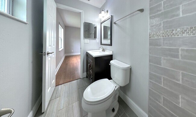 Building Photo - 6475 Cedarbrook Dr