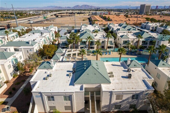 Building Photo - 7100 W Pirates Cove Rd