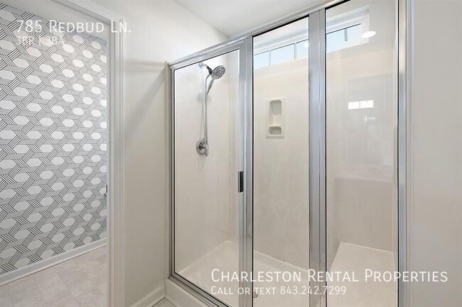 Building Photo - 785 Redbud Ln