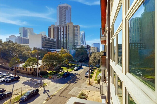 Building Photo - 908 Nueces St