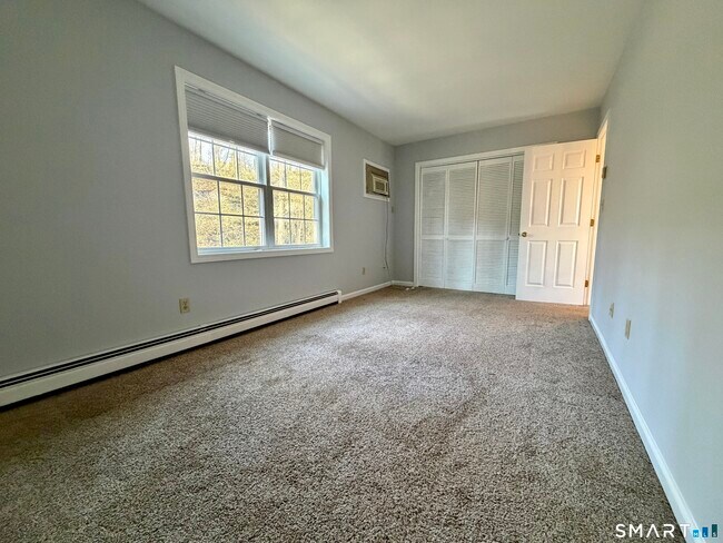 Building Photo - 154 E Main St