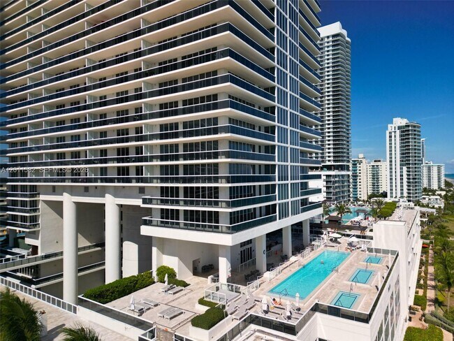 Building Photo - 1830 S Ocean Dr