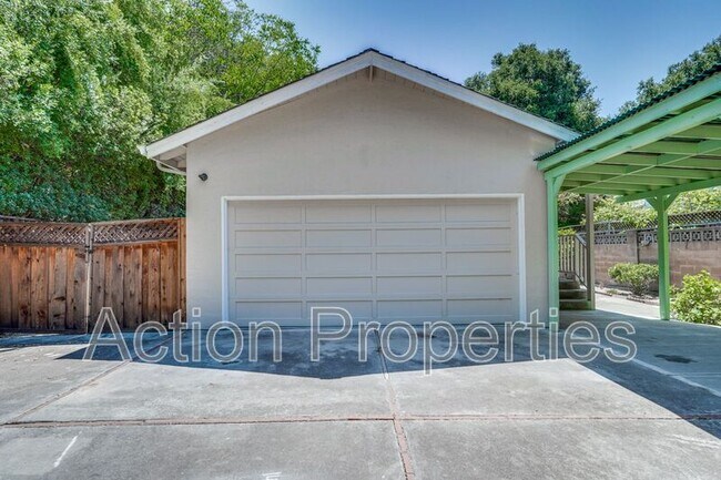 Building Photo - 67 Holbrook Ln