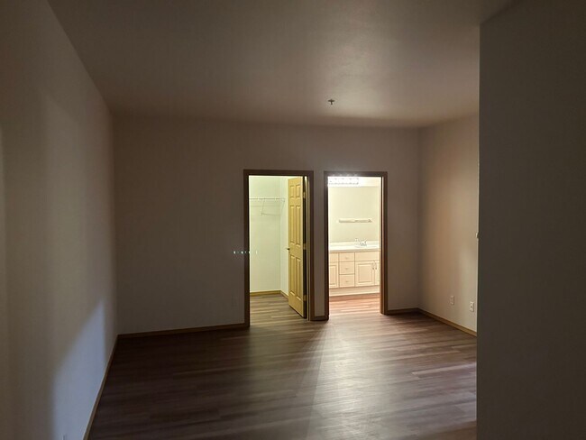 Building Photo - 3 Bed, 2 Bath Condo with in Cascade-Fairwo...