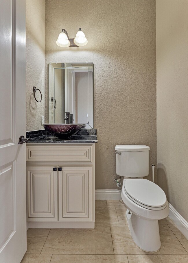 Building Photo - 106 Bella Luce