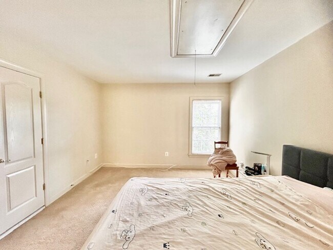 Building Photo - 10503 Aubinoe Farm Dr