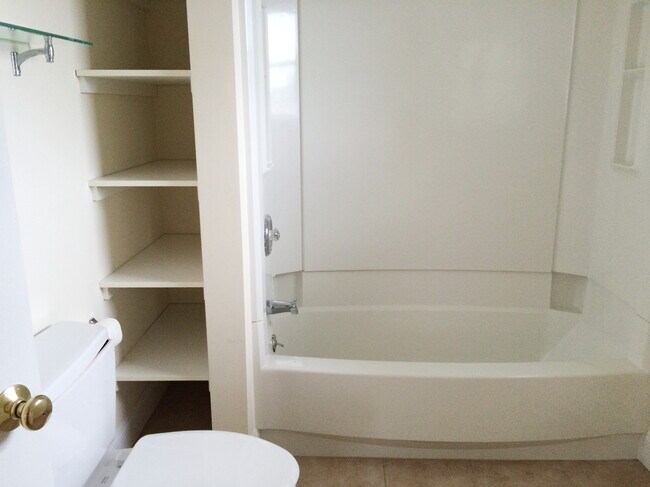 Bathroom - 54 Franklin Pl