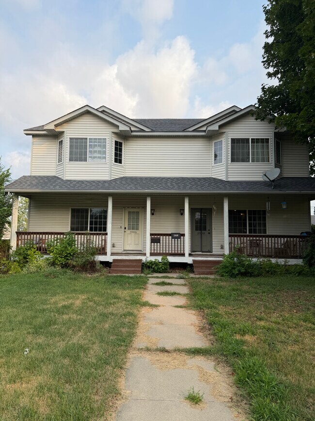 Building Photo - 3906 Reservoir Blvd