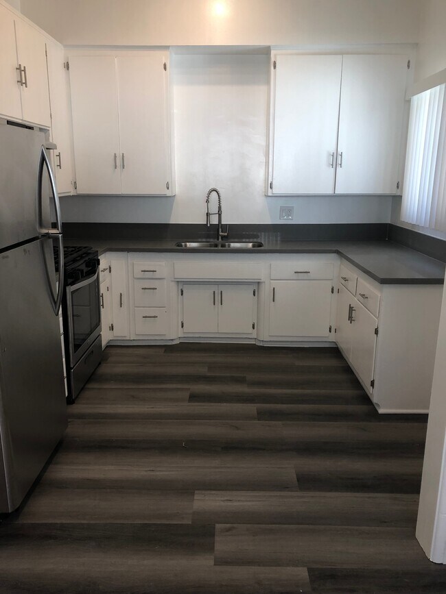 Primary Photo - 801 N Eucalyptus Ave