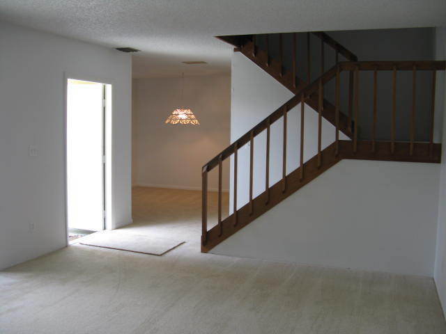 Building Photo - Parkwoods 5576-4