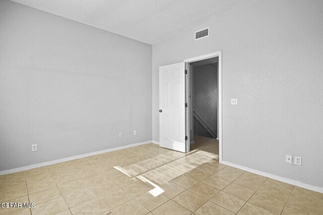 Building Photo - 7908 Mt Latona Dr