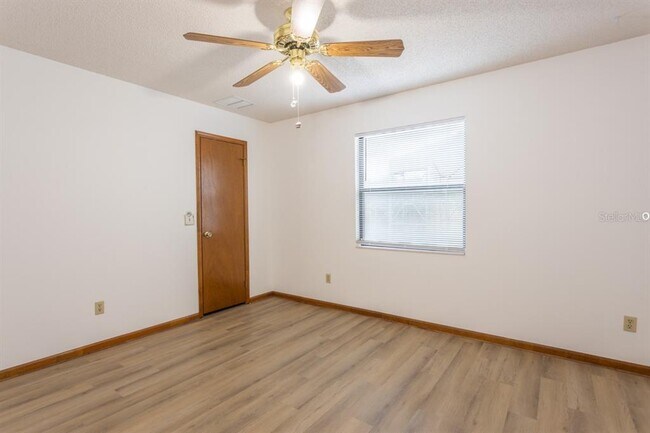 Building Photo - 14180 Hampton Falls Dr N