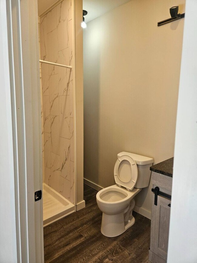 Building Photo - Charm, location and a great price ! Do not pass this up