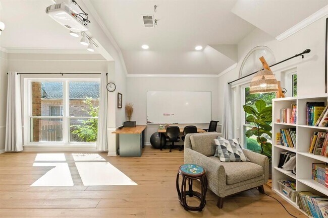 Building Photo - 9281 Scenic Bluff Dr