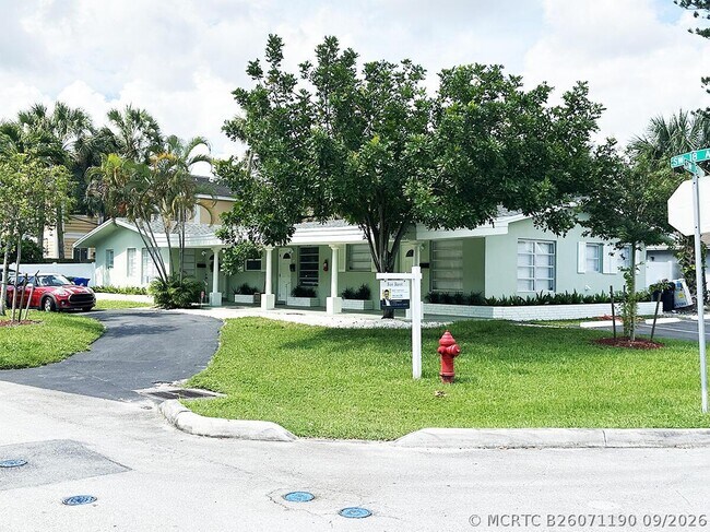 Building Photo - 425 SW 18th Ave