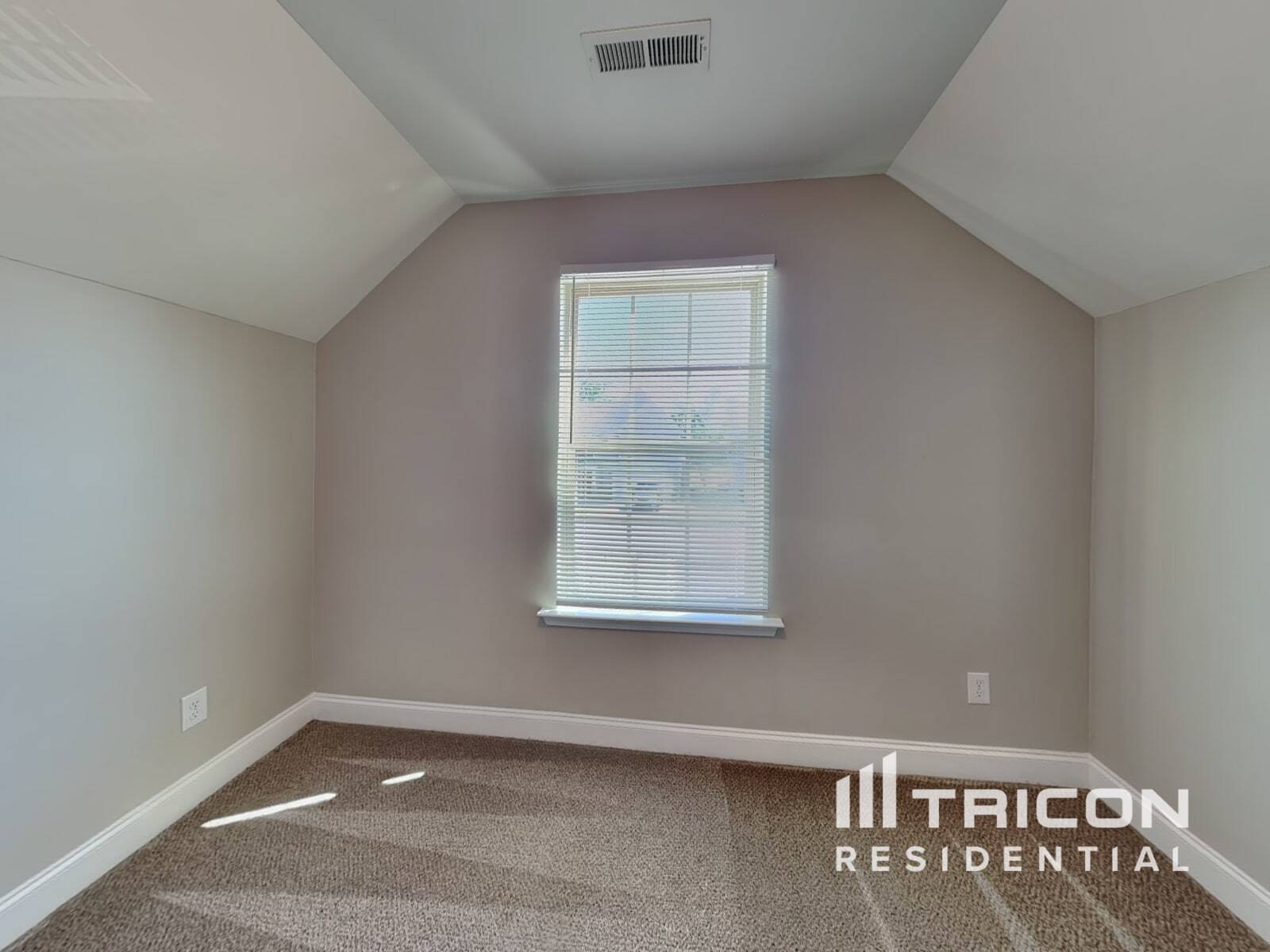Building Photo - 3317 Lacewing Dr